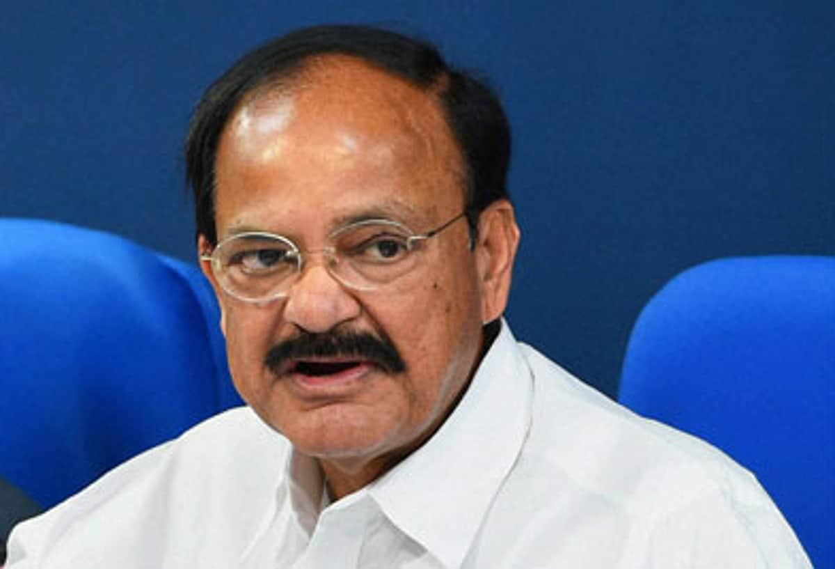 வெங்கைய நாயுடுவின் தனிப்பட்ட சுட்டுரைக் கணக்கில் மீண்டும் நீல டிக்