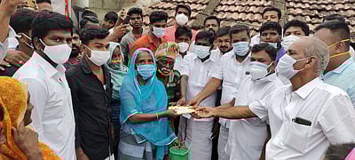 தீ விபத்தில் பாதிக்கப்பட்ட குடும்பத்திற்கு நிதியுதவி