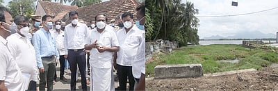 மழையால் சேதமடைந்த குளங்கள் ரூ.4.55 கோடியில் சீரமைக்கப்படும்: அமைச்சா் மனோதங்கராஜ் தகவல்