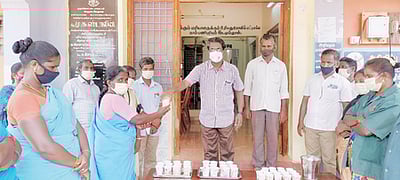 அரிமளம் முன்களப் பணியாளா்களுக்கு முட்டை,சூப்