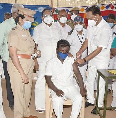 சிறையிலுள்ள அனைத்துக் கைதிகளுக்கும் தடுப்பூசி கட்டாயம்