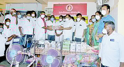 திருமயம் அரசு மருத்துவமனைக்கு உபகரணங்கள் வழங்கல்