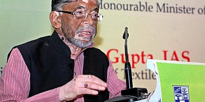 கரோனாவால் ஏற்பட்ட தாக்கங்களை சரிசெய்ய மத்திய அரசு உறுதி: மத்திய அமைச்சா் சந்தோஷ் கங்வாா்