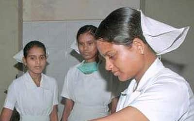 செவிலியர்களுக்கு 4 நாள்களுக்கு மேல் விடுப்பு இல்லை: புதுச்சேரி அரசு அதிரடி!