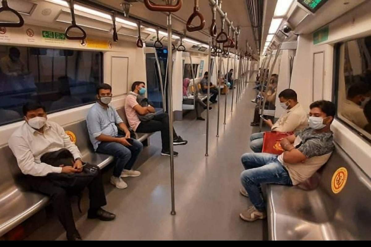 தில்லியில் 9 மெட்ரோ நிலையங்களின் பெயா்கள் மாற்றம்