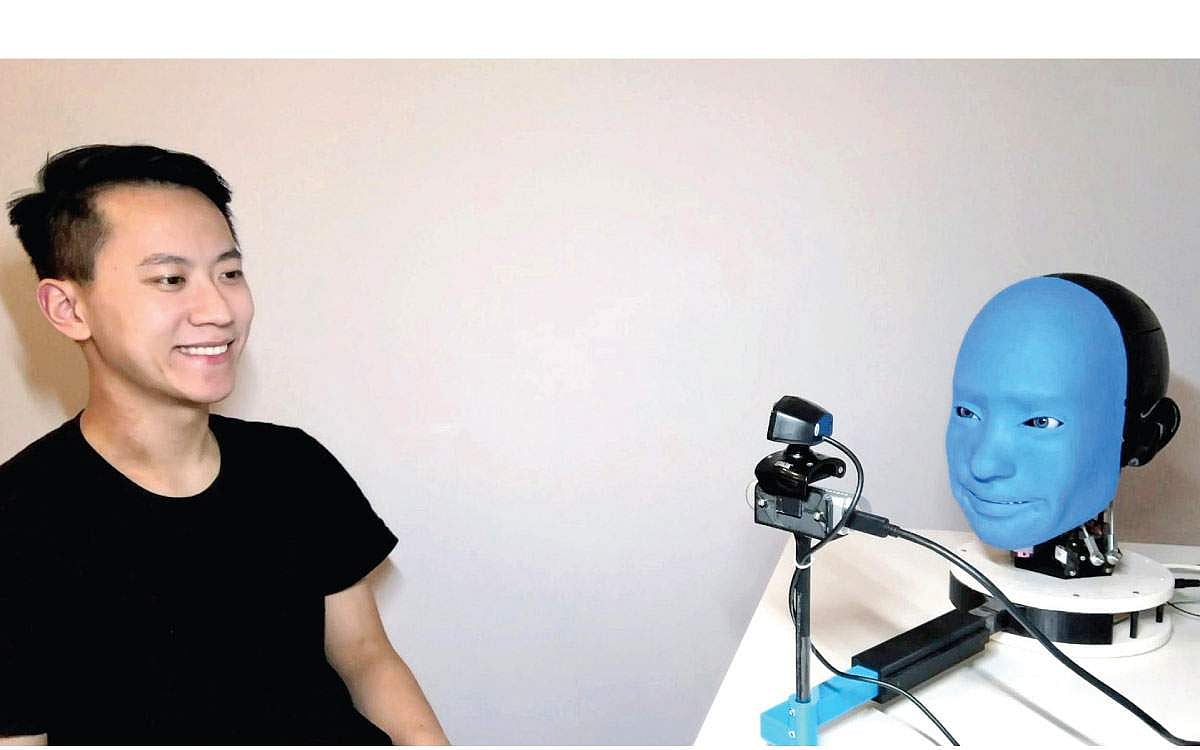 சிரிக்கும்... கோபப்படும் ரோபோ!