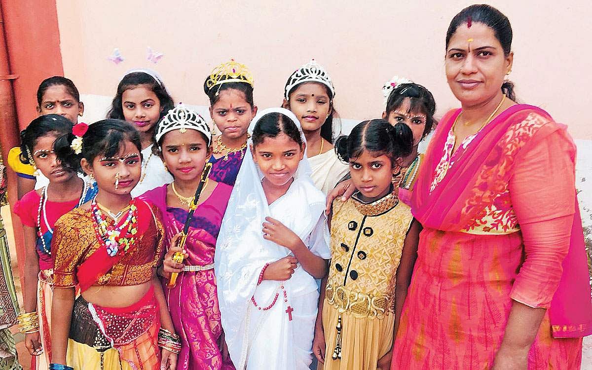 சேவையாலும் கல்வியாலும் மக்களை கவர்ந்தவர்!