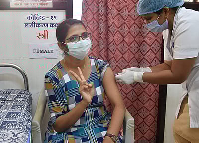 நாட்டில் இதுவரை 23.61 கோடி பேருக்கு கரோனா தடுப்பூசி