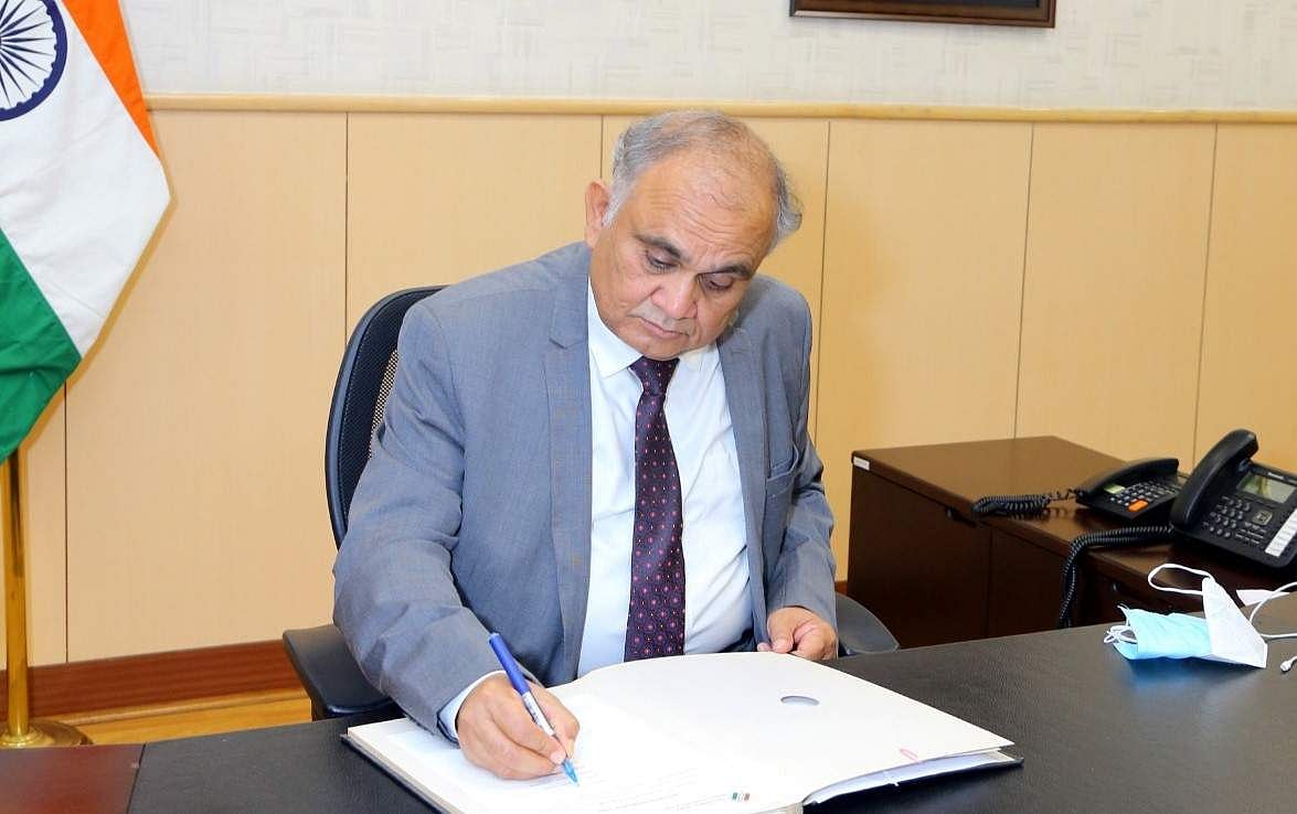 இந்திய தேர்தல் ஆணையராக அனூப் சந்திர பாண்டே பதவியேற்பு