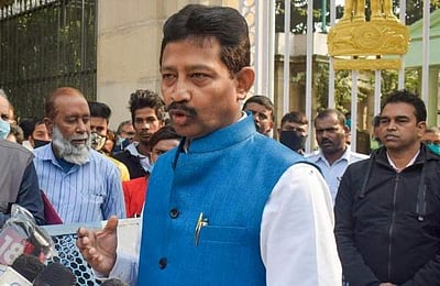 மேற்கு வங்க பாஜக தலைவர் ஒரு 'துரோகி': சுவரொட்டியால் பரபரப்பு