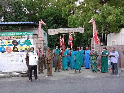 விடுதலை சிறுத்தைகள் கட்சியின் சார்பில் நகராட்சி அலுவலகத்தில் மனு கொடுக்கும் போராட்டம்!