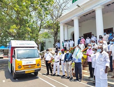 ‘பயிா் காப்பீட்டு வாரம்’ பிரசார வாகனம்: முதல்வா் தொடக்கிவைத்தாா்