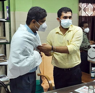 தேசிய மருத்துவா் தினம் : மருத்துவா்களுக்கு பாராட்டு