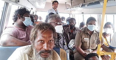 வேதாரண்யத்தில் சுற்றித் திரிந்த மன நோயாளிகள் 13 பேர் மீட்பு