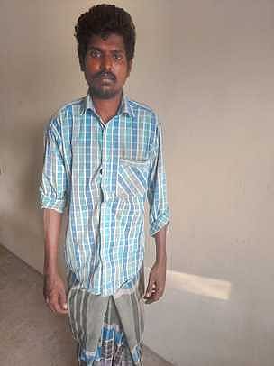 கோயில் உண்டியலை உடைத்து திருட முயன்றவா் கைது