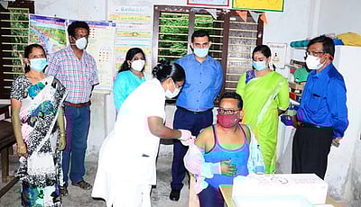 காரைக்காலில் 3 நாள் தடுப்பூசித் திருவிழா:அமைச்சா் தொடங்கிவைத்தாா்