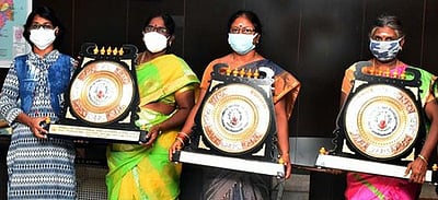 சிறப்பாக செயல்பட்ட 3 தொடக்கப்பள்ளிகளுக்கு கேடயம்