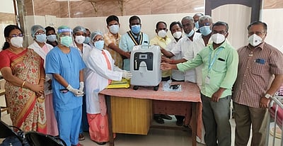 வலையபட்டி அரசு மருத்துவமனைக்கு ஆக்சிஜன் செறிவூட்டி வழங்கல்
