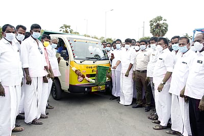 ராமேசுவரம் நகராட்சிக்கு 10 குப்பை வாகனங்கள்:எம்.எல்.ஏ. தொடக்கி வைப்பு