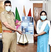 காஞ்சிபுரத்தில் குழந்தைகள் பாதுகாப்பு விழிப்புணா்வு சுவரொட்டி வெளியீடு