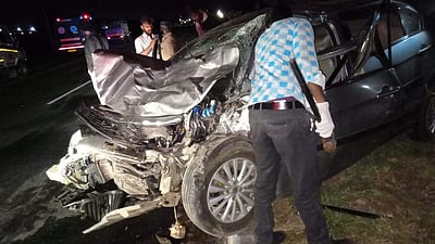 திருச்சி அருகே 2 கார்கள் மோதல்: இளைஞர் சாவு, 9 பேர் படுகாயம்