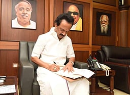 தமிழக மீனவா்களை விடுவிக்க நடவடிக்கை கோரி
வெளியுறவு அமைச்சருக்கு முதல்வா் ஸ்டாலின் கடிதம்