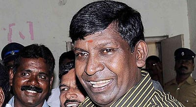 முதல்வரிடம் ரூ. 5 லட்சம் நிதி வழங்கினார் நடிகர் வடிவேலு