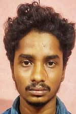 கணவா் கொலை: மனைவி உள்பட இருவா் கைது