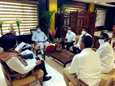 தமிழகத்தில் மேலும் 4 நகரங்களில் நீட் தேர்வு நடத்தப்படும்: மத்திய கல்வித் துறை அமைச்சர்