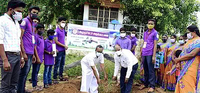 சங்ககிரி அருகே உள்ள அக்கமாபேட்டை பேரூராட்சி பூங்காவில் காமராஜர் பிறந்தநாள் விழா 