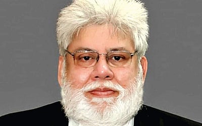 உயர்நீதிமன்ற வளாகத்தில் தூய்மைப் பணியில் ஈடுபடப் போவதாக தலைமை நீதிபதி அறிவிப்பு