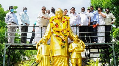 காமராஜா் பிறந்தநாள்: சிலைக்கு மரியாதை