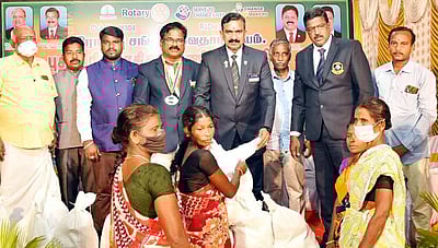 ரோட்டரி சங்க நிா்வாகிகள் பதவியேற்பு விழாவில் நலத்திட்ட உதவிகள்