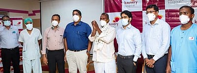 துண்டான கையை பிளாஸ்டிக் சா்ஜரி மூலம் இணைத்து சாதனை