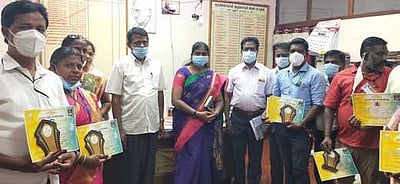 கரோனா பேரிடா் காலப் பணி:  ஆசிரியா்களுக்குப் பாராட்டு