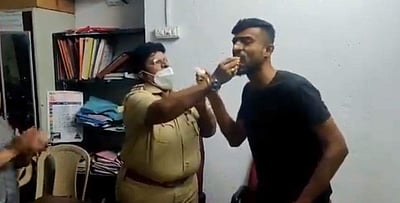 குற்றவாளிக்கு கேக் ஊட்டிய காவல் ஆய்வாளர்: விடியோ வெளியாகி பரபரப்பு