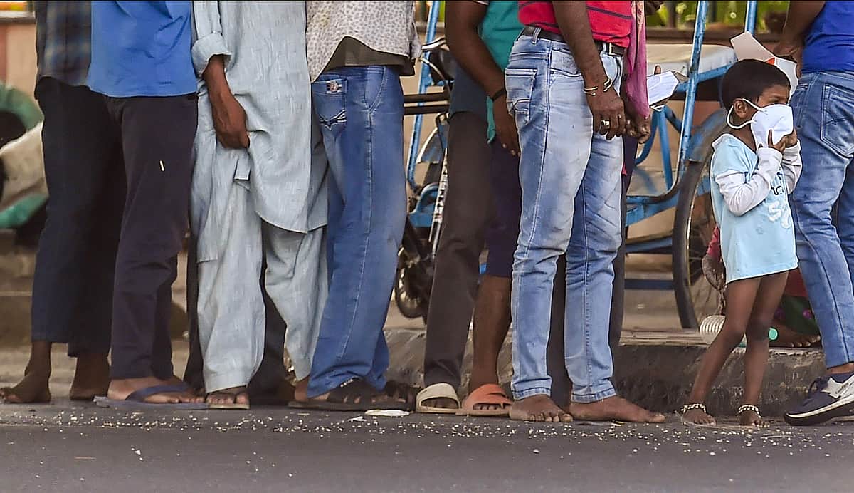 சளி, காய்ச்சலுக்கு மருந்துகள் வாங்குவோா் விவரங்களை மாநகராட்சிக்கு தெரிவிக்க வேண்டும்
