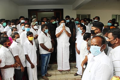 அதிமுக ஆலோசனைக் கூட்டம்