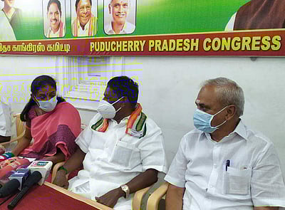 எரிபொருள் விலை ஏற்றம் சாதாரண மக்கள் மீது தொடுக்கும் வன்முறை: கரூர் எம்பி ஜோதிமணி 