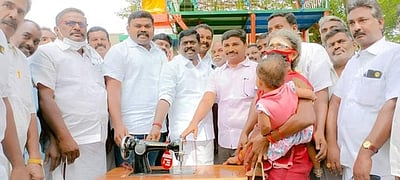 கீழப்பாவூரில் நலிவுற்றோருக்கு திமுக உதவி