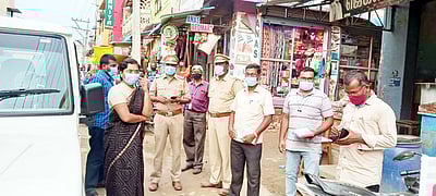 கரோனா பாதுகாப்பு விதிமுறைகள்: ஆம்பூரில் கோட்டாட்சியா் ஆய்வு