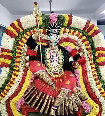 பிச்சனூரில் ஸ்ரீகாளியம்மன் தோ்த் திருவிழா