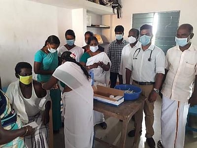 தடுப்பூசி போடுவதில் விழிப்புணர்வு: ஆர்வத்தோடு பங்கேற்ற பிராந்தியங்கரை கிராமத்தினர்
