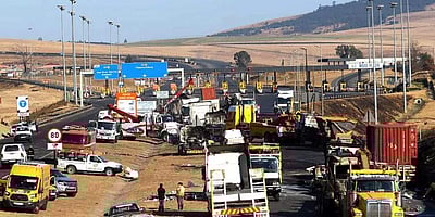 தென் ஆப்பிரிக்கா : வன்முறை போராட்டங்களில்  பலியானவர்களின் எண்ணிக்கை 212 ஆக உயர்வு