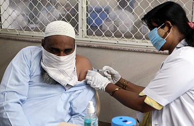 கா்நாடகத்தில் கரோனாவுக்கு ஒரே நாளில் 1,806 போ் பாதிப்பு