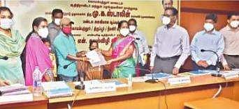 பழங்குடியின மக்களுக்கு காலதாமதமின்றி ஜாதிச் சான்றிதழ் வழங்க வேண்டும்: அமைச்சா் கயல்விழி செல்வராஜ்