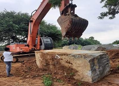 மதுரை மீனாட்சி அம்மன் திருக்கோயில்: சேதமடைந்த வீர வசந்தராயர் மண்டபத்தை புதுப்பிக்கும் பணிகள் தீவிரம்