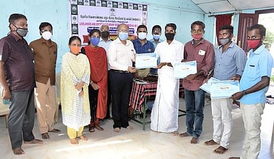 கால்நடை வளா்ப்புப் பயிற்சி சான்றிதழ்கள் வழங்கல்