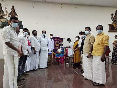 முன்னாள் நகா்மன்றத் தலைவா் நினைவு தினம்: 500 பேருக்கு கரோனா தடுப்பூசி