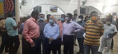 ரயில் நிலையத்தில் தண்ணீா் பாட்டிலுக்கு ரசீது கொடுக்காத கடைக்காரருக்கு கண்டிப்பு